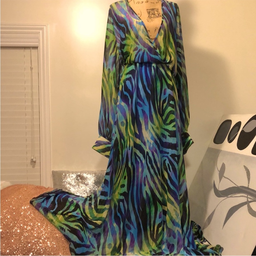 🔵TALL GIRLS DREAM “CURVY” LIKE NEW MULTI COLOR MAXI DRESS